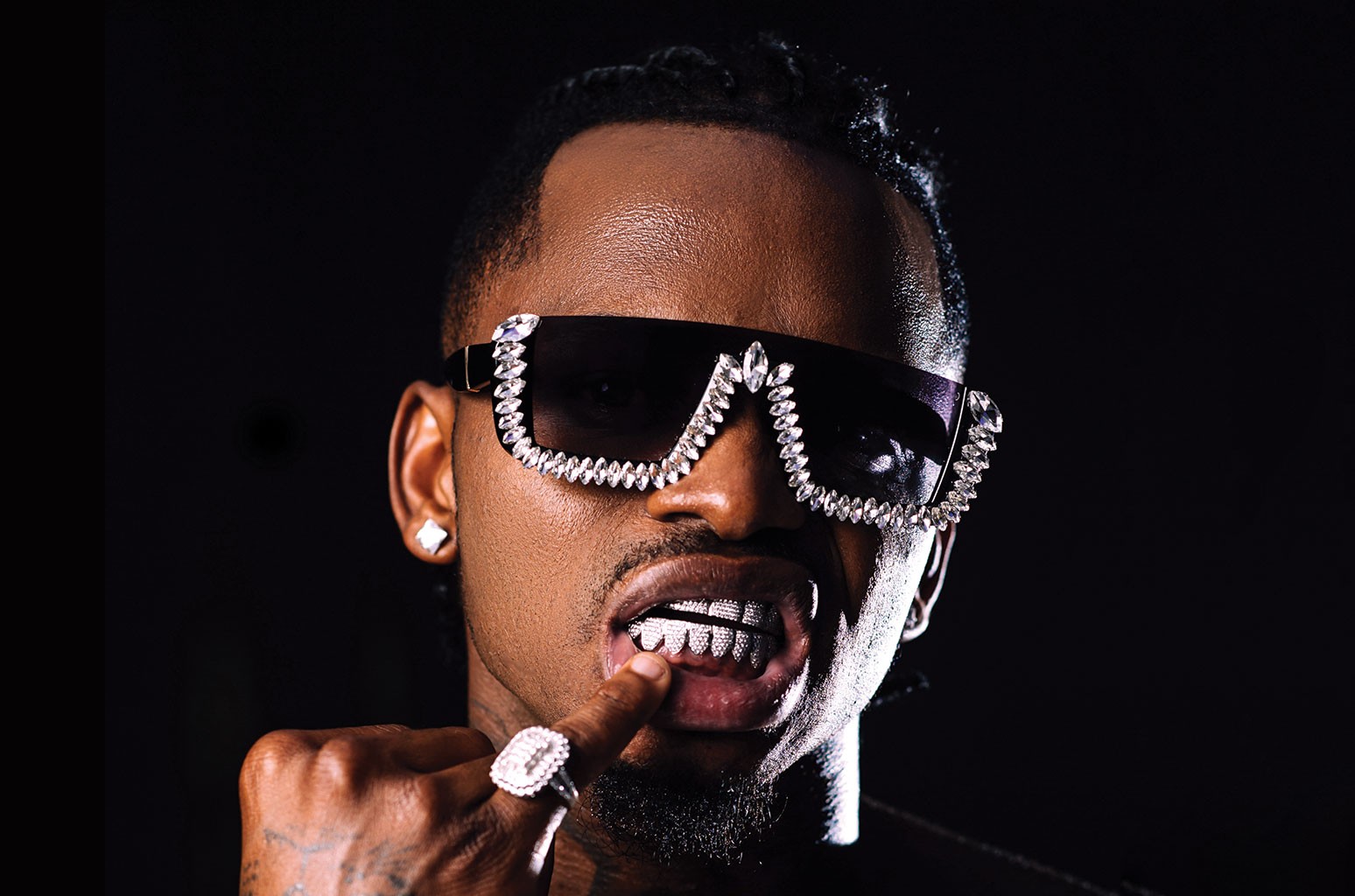 DIAMOND ACCUSED OF STEALING OTILE BROWN’S SONG