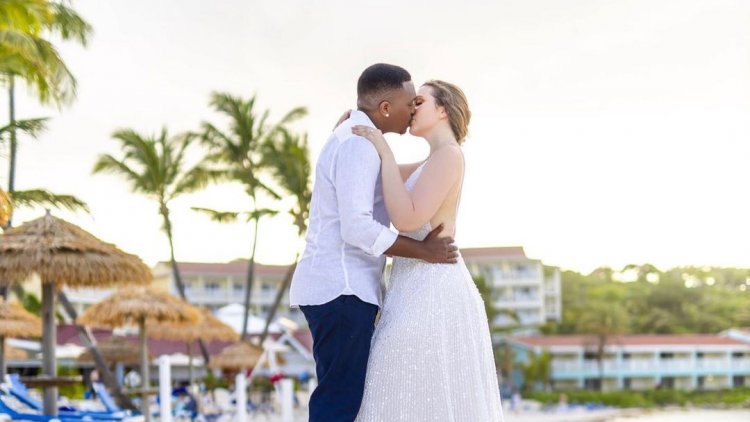 Lenana Kariba marries in Caribbean  beach