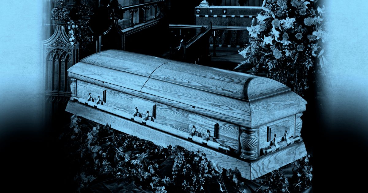 Drama as Kakamega man caught inserting  eggs in a coffin during burial
