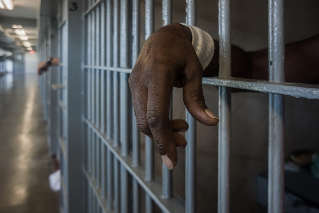 DRAMA AT KAKAMEGA PRISON AS ONE INMATE APPLIES FAECES ALL OVER HIS BODY TO ESCAPE FROM THE ROOFTOP
