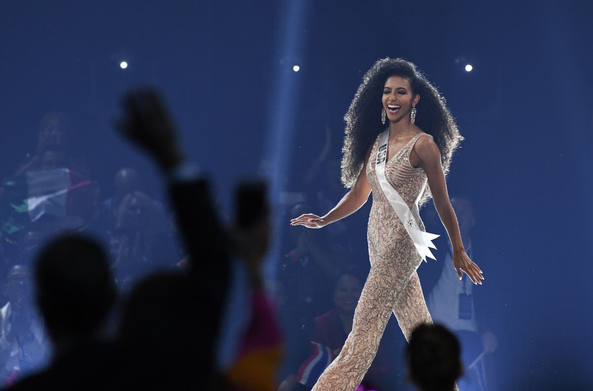 POPULAR BEAUTY QUEEN JUMPS TO DEATH FROM 9TH FLOOR APERTMENT IN NEW YORK