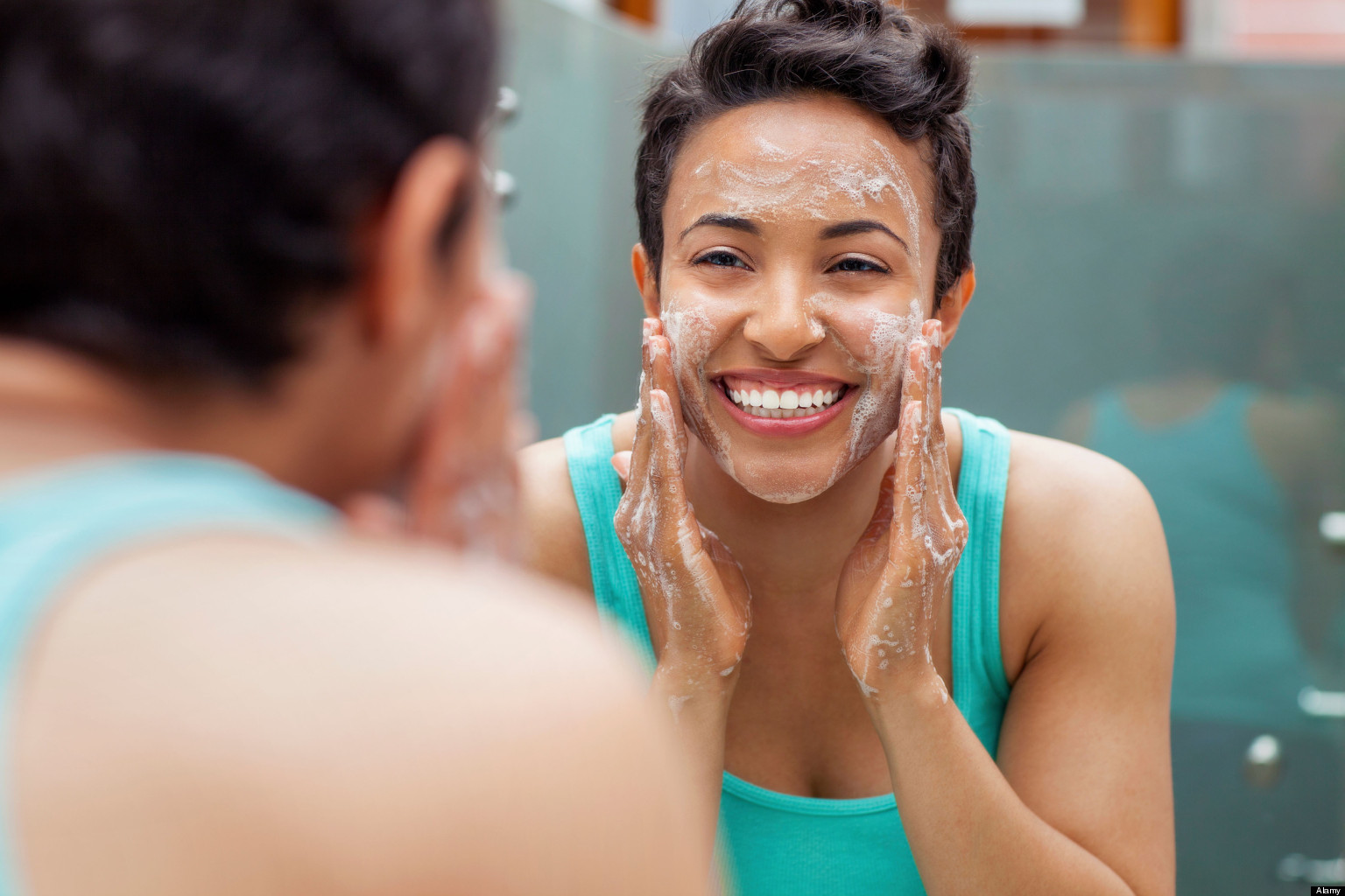 “Why You Should Never Use the Same Towel for Your Body and Face: Dermatologist Advice”