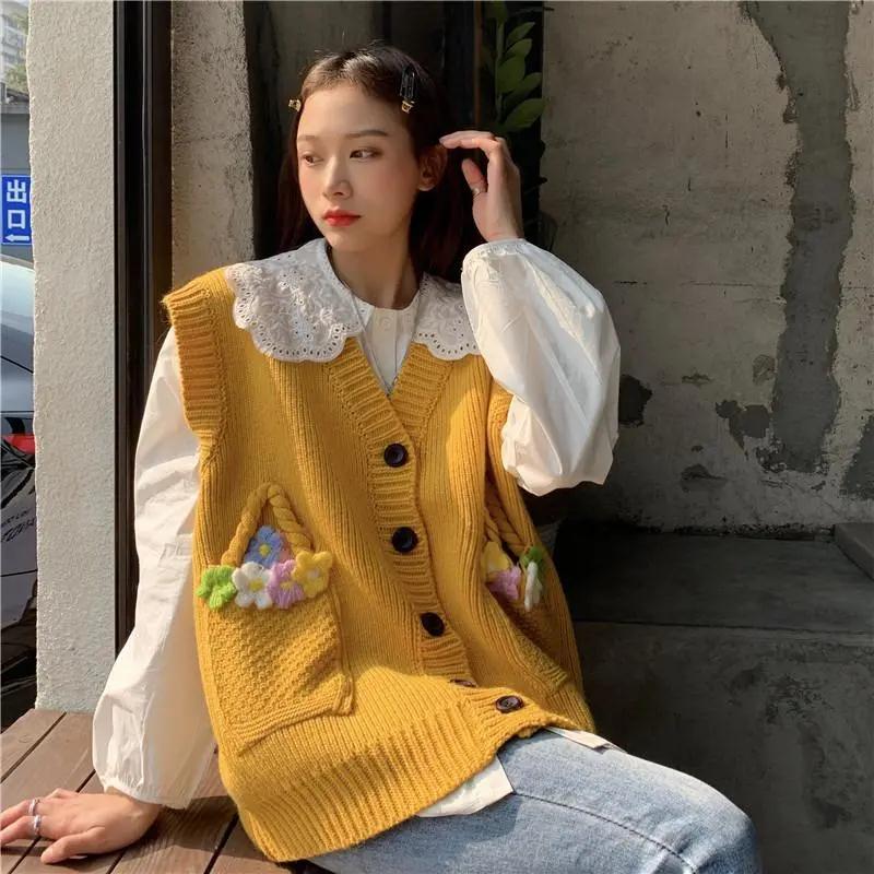 “Grandmacore Style: Where Vintage Meets Modern Comfort”
