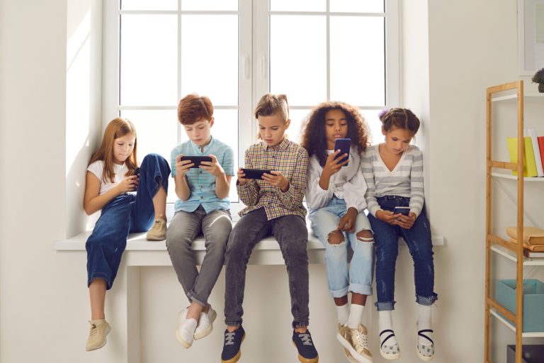 “Australia to Introduce Landmark Law Banning Social Media for Under-16s Amid Mental Health Concerns”