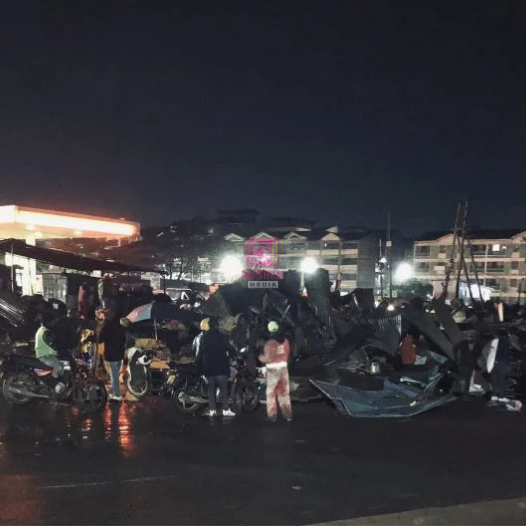 “KeNHA Demolishes Unauthorized Stalls at Roysambu Roundabout”