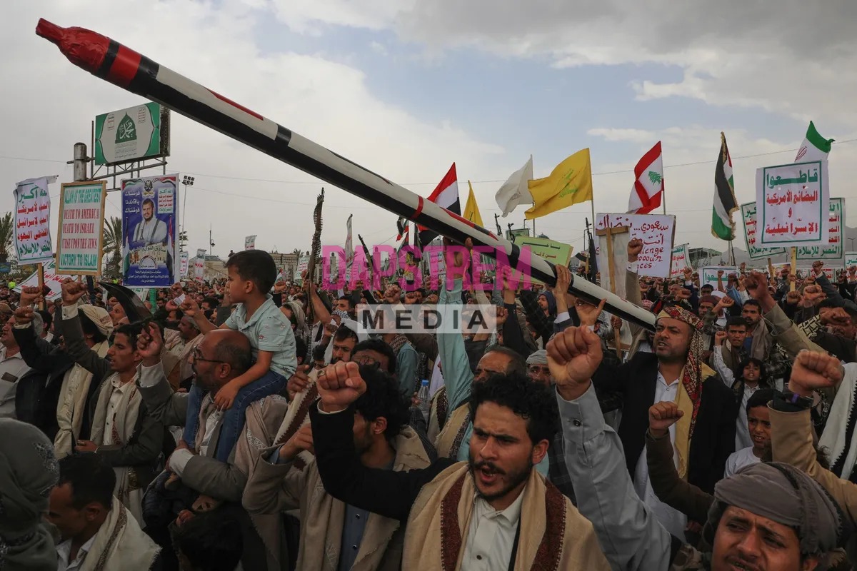 Muslim World League Condemns Houthi Attacks on Saudi Arabia as Conflict Escalates